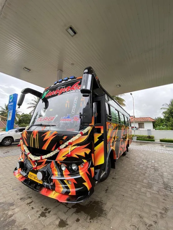 Sri Vinayaka Tour Bus Clean Stance